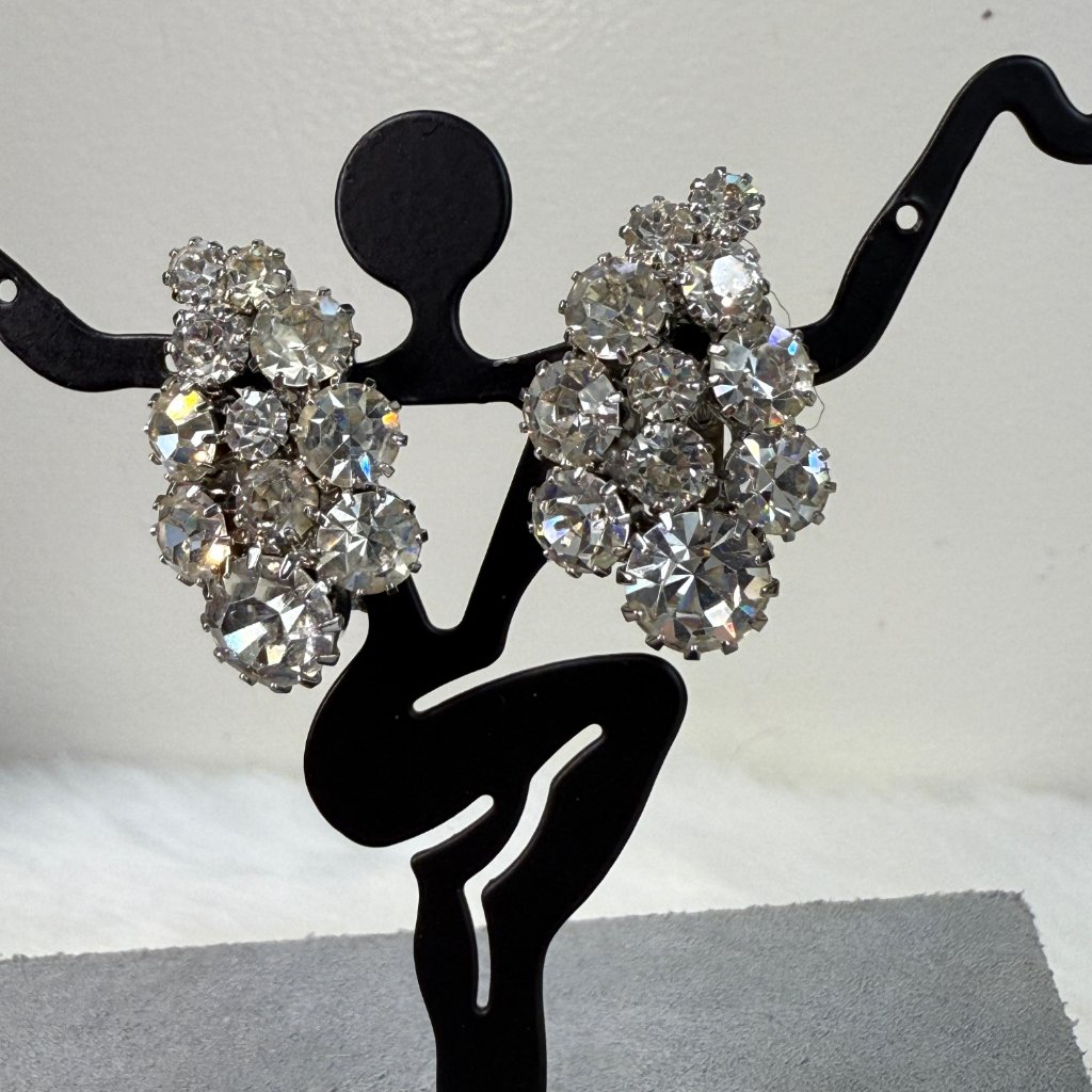 Vintage Weiss Clear Rhinestone Leaf Clip-On Earrings Silver Tone 1 35$